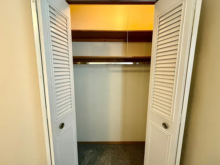 Indian Village Apartments — Photo 40