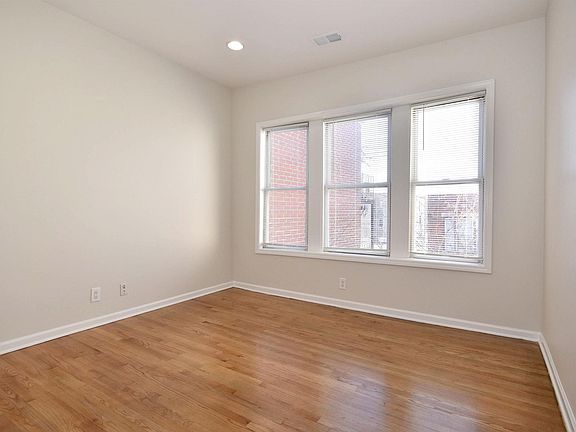 3rd image of 368 N Hamlin Ave #2F
