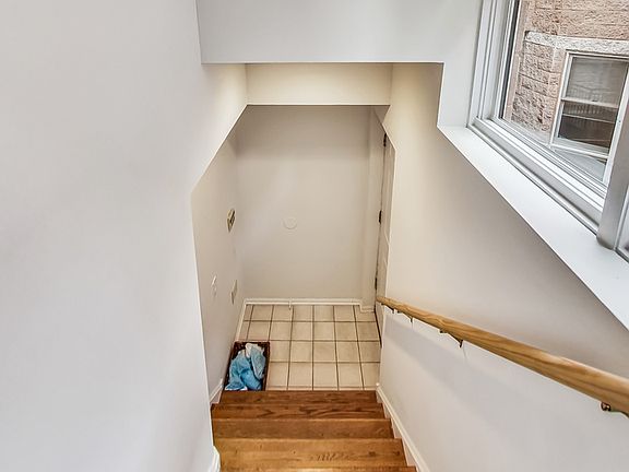 4th image of 2851 N Southport Ave APT D