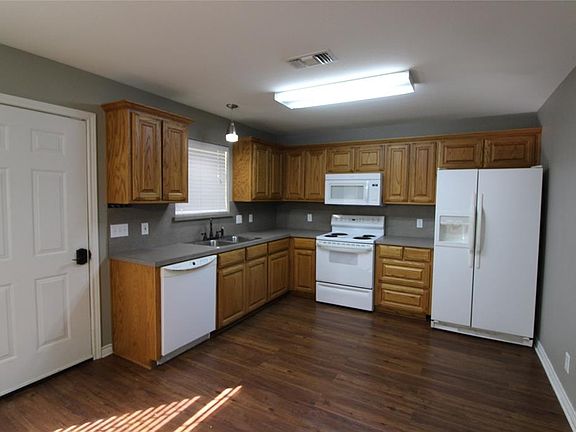 3rd image of 105 Church St
