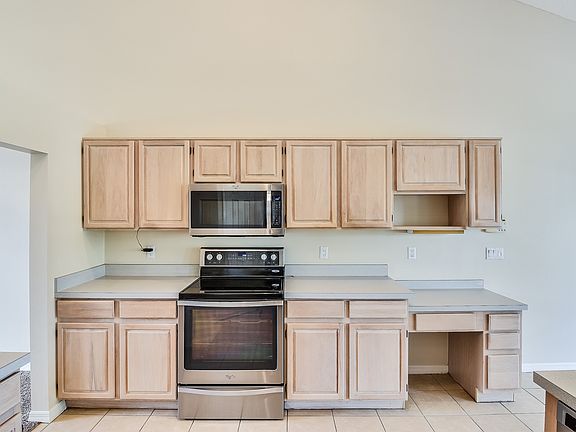 4th image of 2805 Hoffman Dr