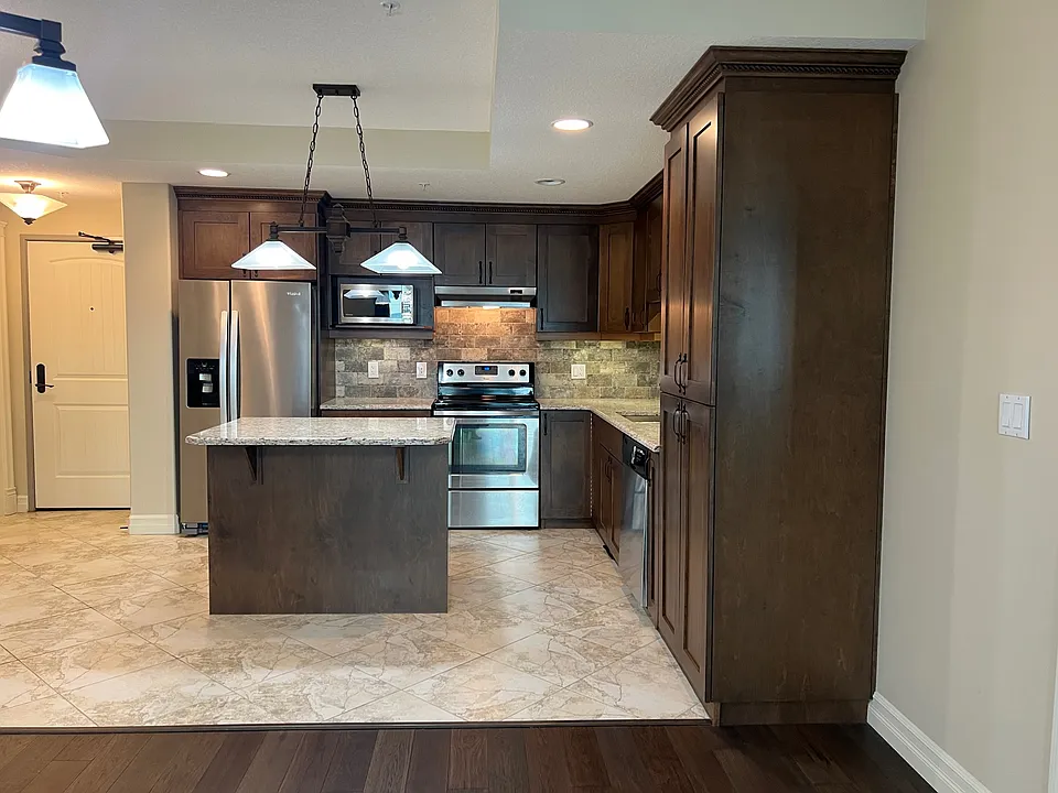10142 111th St NW
