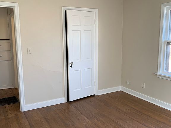 4th image of 3728 N Shartel Ave