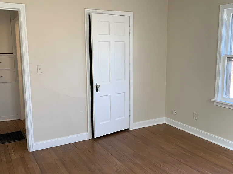3728 N Shartel Ave — Photo 4