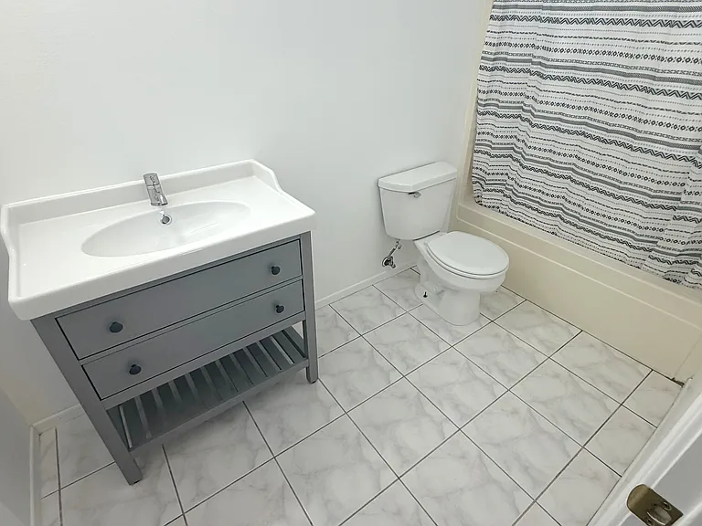 1503 W Adams Blvd — Photo 19
