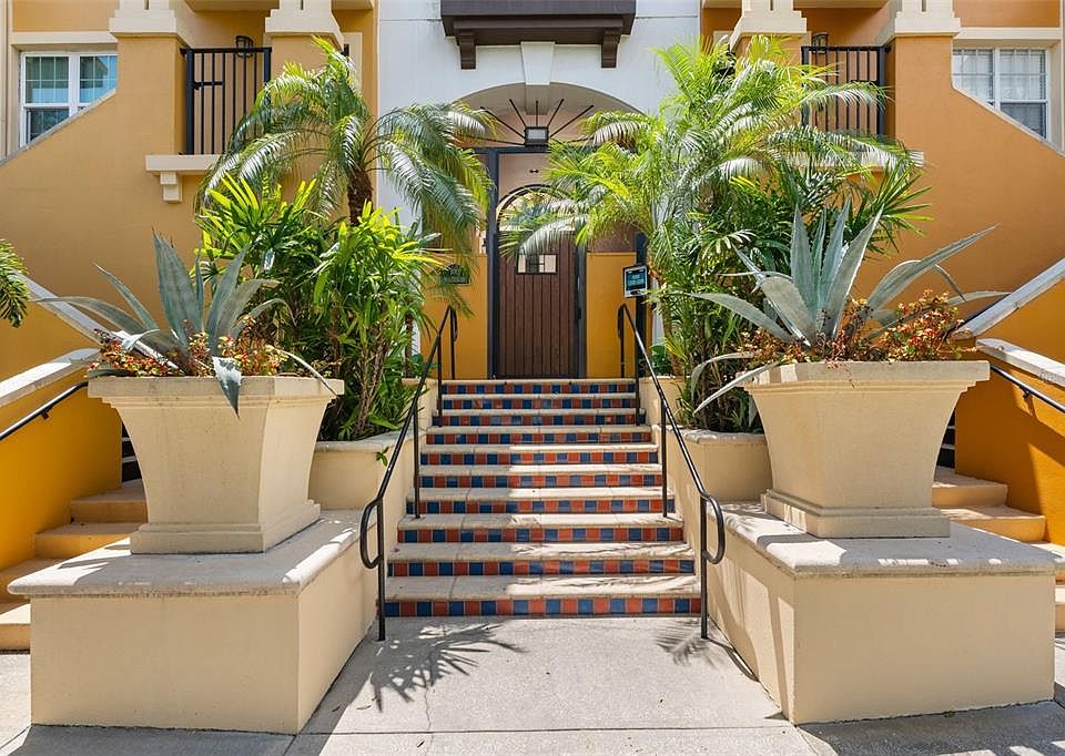1st image of 100 4TH AVENUE S #111