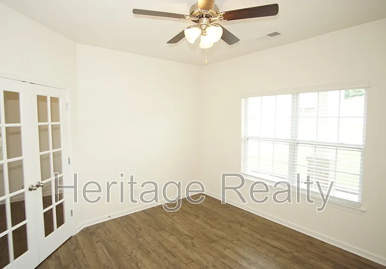 1537 Sergeant Ln — Photo 3