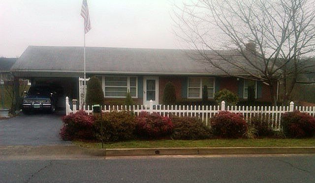 1st image of 934 Glade St