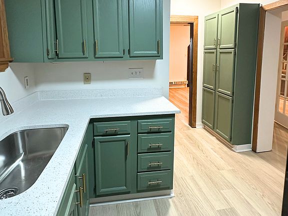 4th image of 3348 Portola Ave