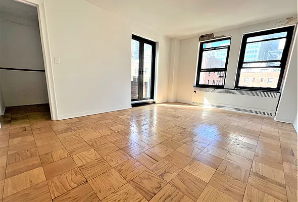 Rented by Manhattan Realty Group | media 4