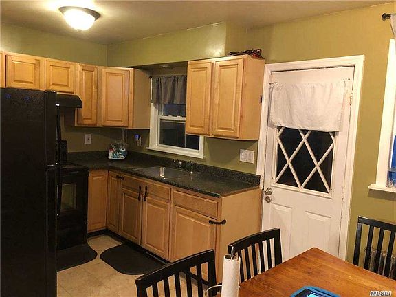 2nd image of 93 Henry St