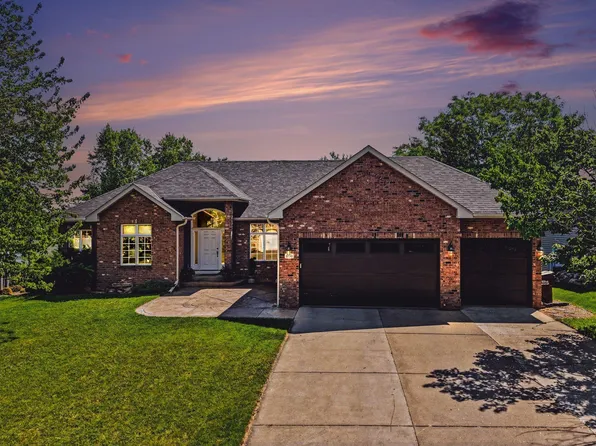 8150 9th Street Pl N, Oakdale, MN 55128