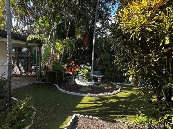 732 Moffett St, Hallandale, FL