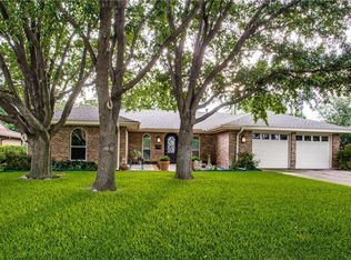 4012 Springbranch Dr, Benbrook, TX 76116