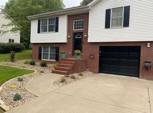130 Greenway Chase, Paducah, KY 42001
