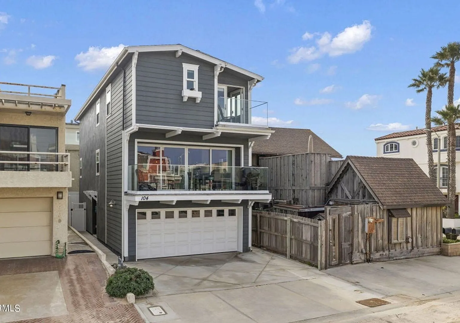 3-Bedroom + 3.5 Bathroom Extravagant Home | Hollywood Beach | Oxnard | Fully Furnished — Photo 3