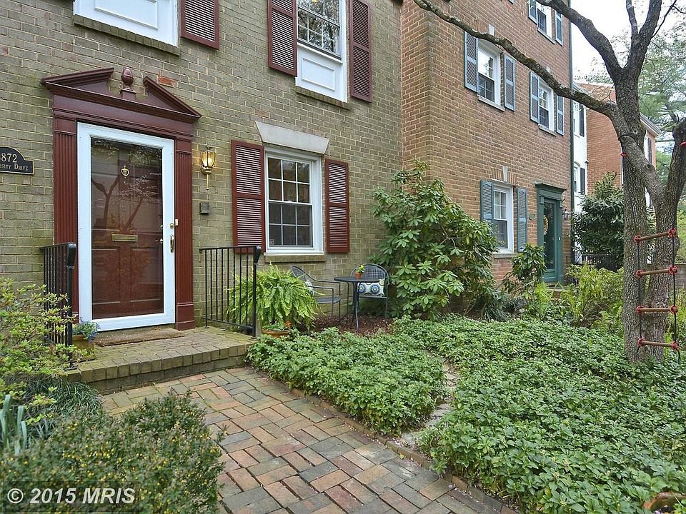 1st image of 3872 University Dr