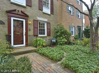 3872 University Dr, Fairfax, VA 22030