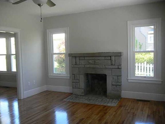 4th image of 207 Brookfield Ave