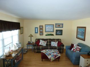 8 Schlensker Dr, Glenville, NY 12302