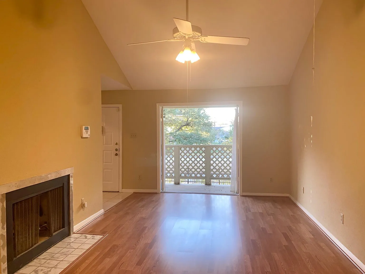 2 bed, 1.0 bath, 776 sqft, $1,050 — Photo 4