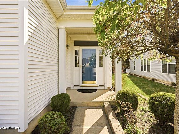4th image of 74 Pond View Circle