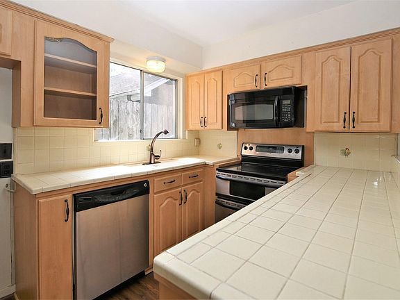 4th image of 9634 Bundy Ln