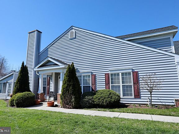 2nd image of 242 Williamsburg Cir