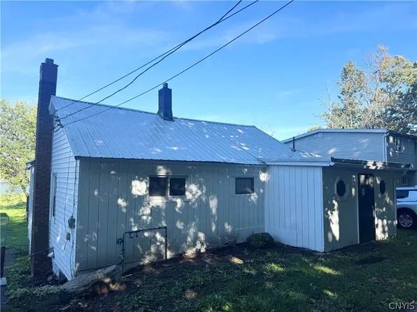 5593 Oneida Dr, Brewerton, NY 13029