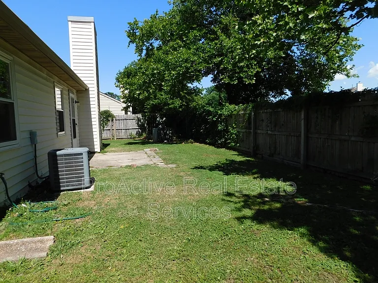 1433 Drumheller Dr — Photo 10