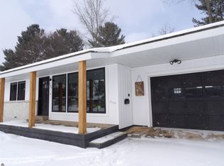 704 Sunset Ln, Cadillac, MI 49601