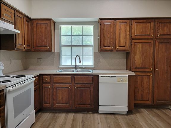 5th image of 400 Nagle St APT 600
