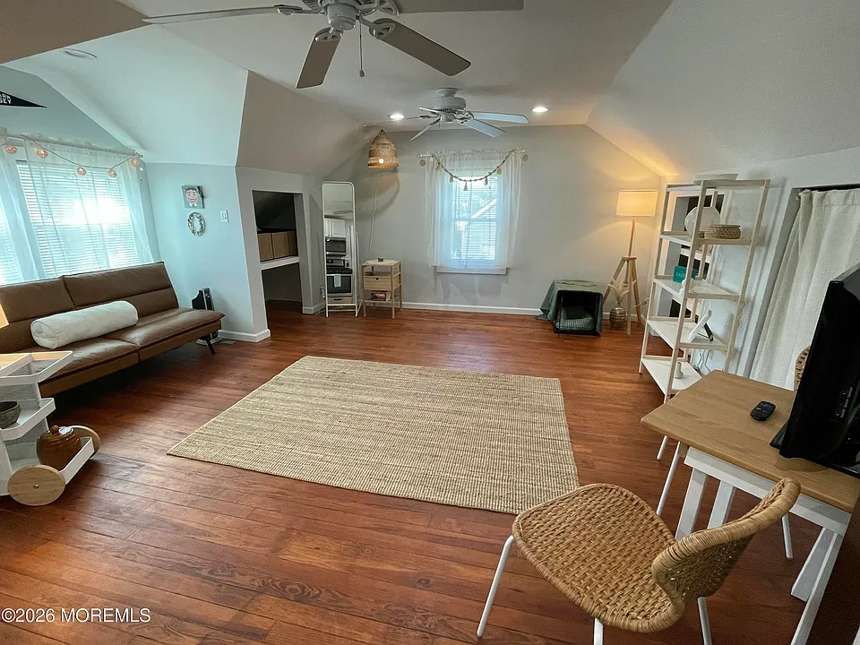 205 1/2 Euclid Ave