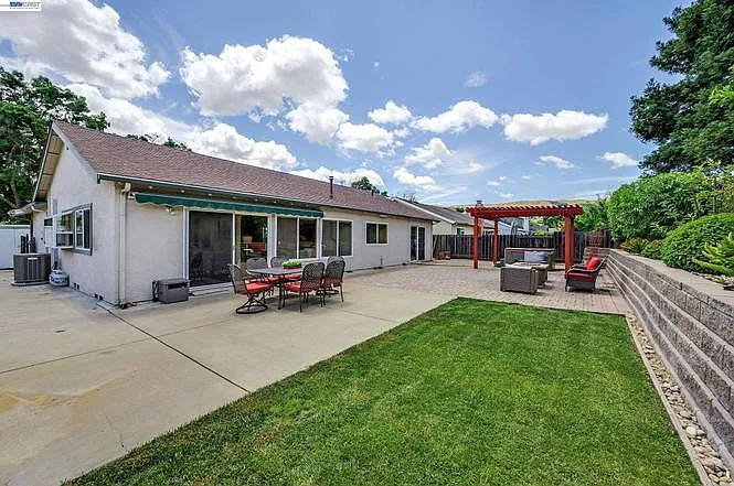 2883 Westchester Dr — Photo 22