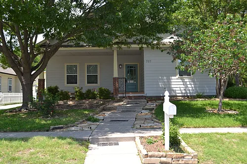 709 Roberts St Photo 1
