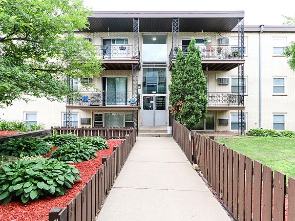 2nd image of 400 Larpenteur Ave W APT 1