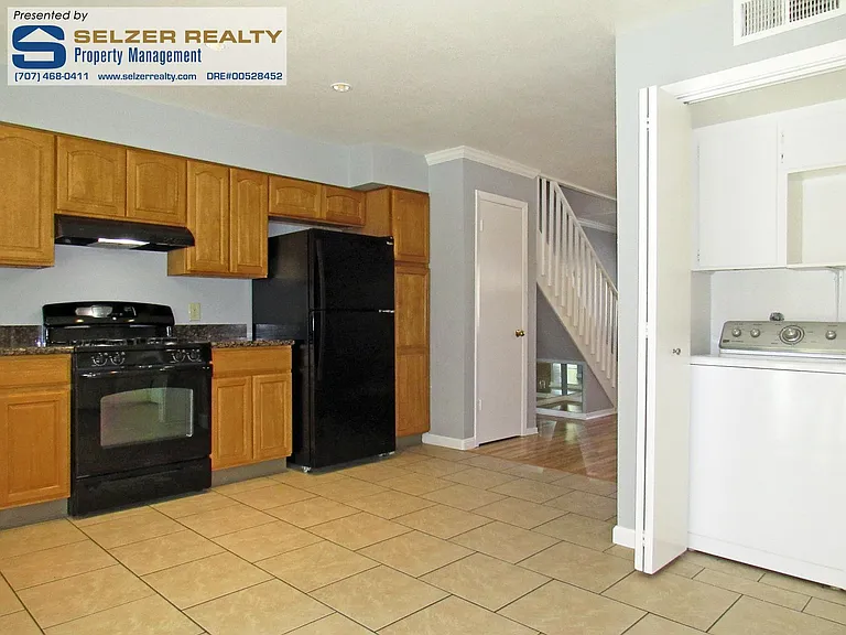 204 Main Cir — Photo 6