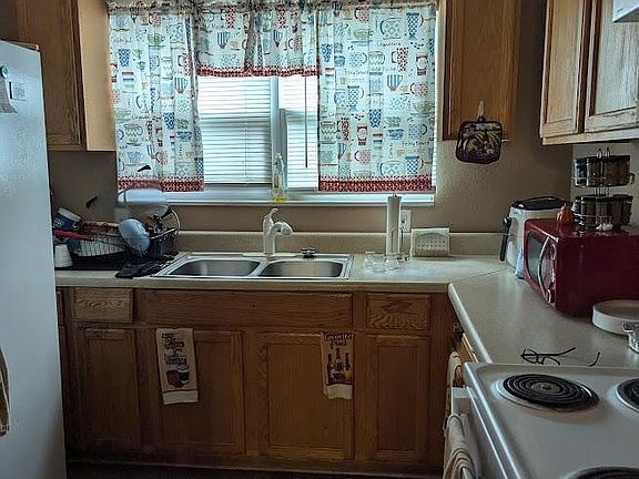 3rd image of 1114 Greenwood Rd