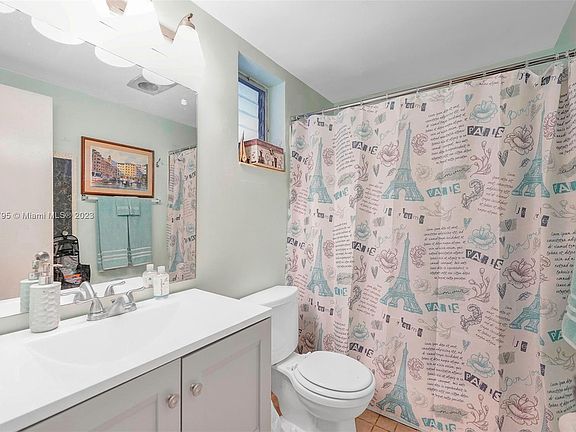 4th image of 1600 NE 114th St APT 206