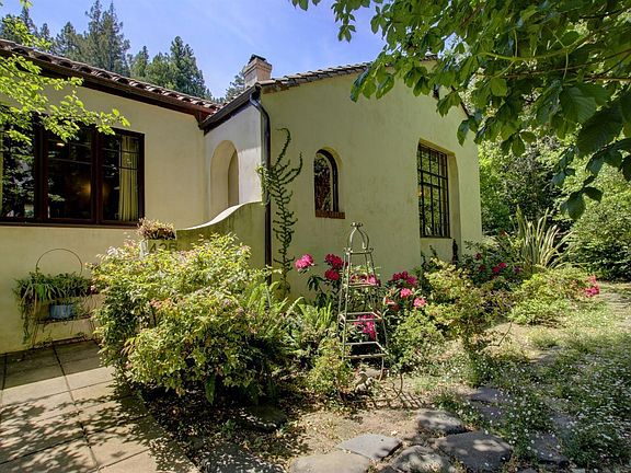 2nd image of 425 Cascade Dr