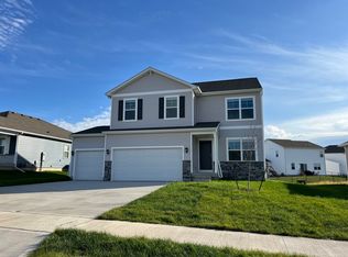 1090 Bel Aire Ct, Waukee, IA 50263