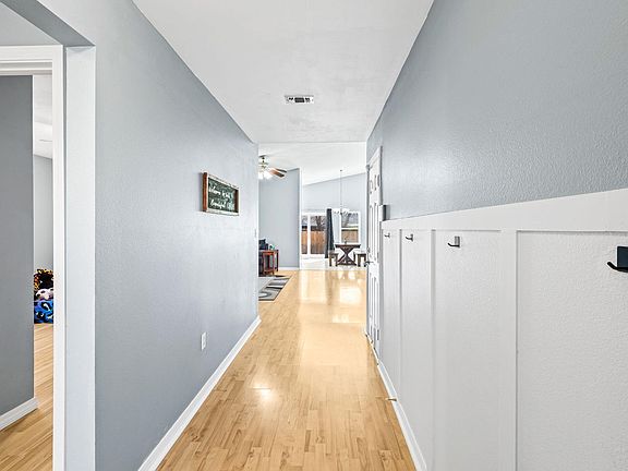 3rd image of 560 Rough Leaf Ln