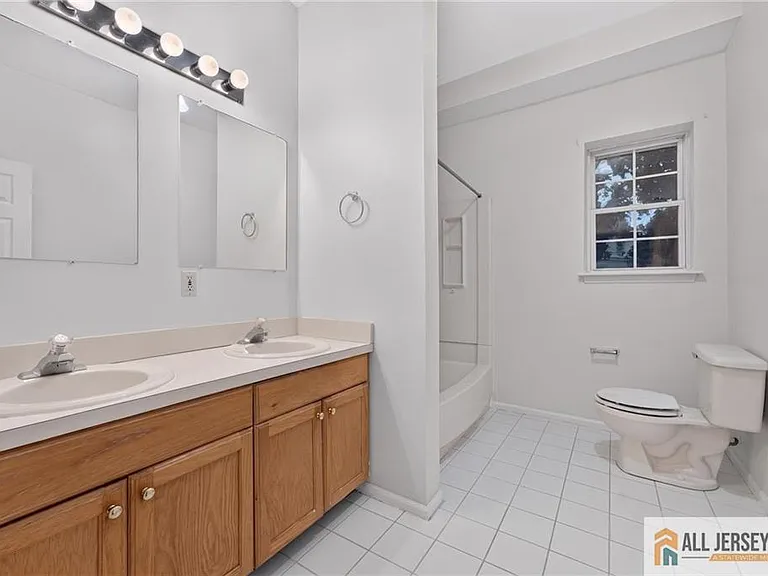 42 Main St #1 — Photo 16