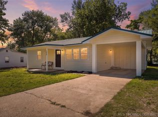 706 E Redwood Ave N, Sallisaw, OK 74955
