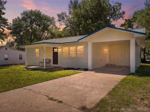 706 E Redwood Ave N, Sallisaw, OK 74955