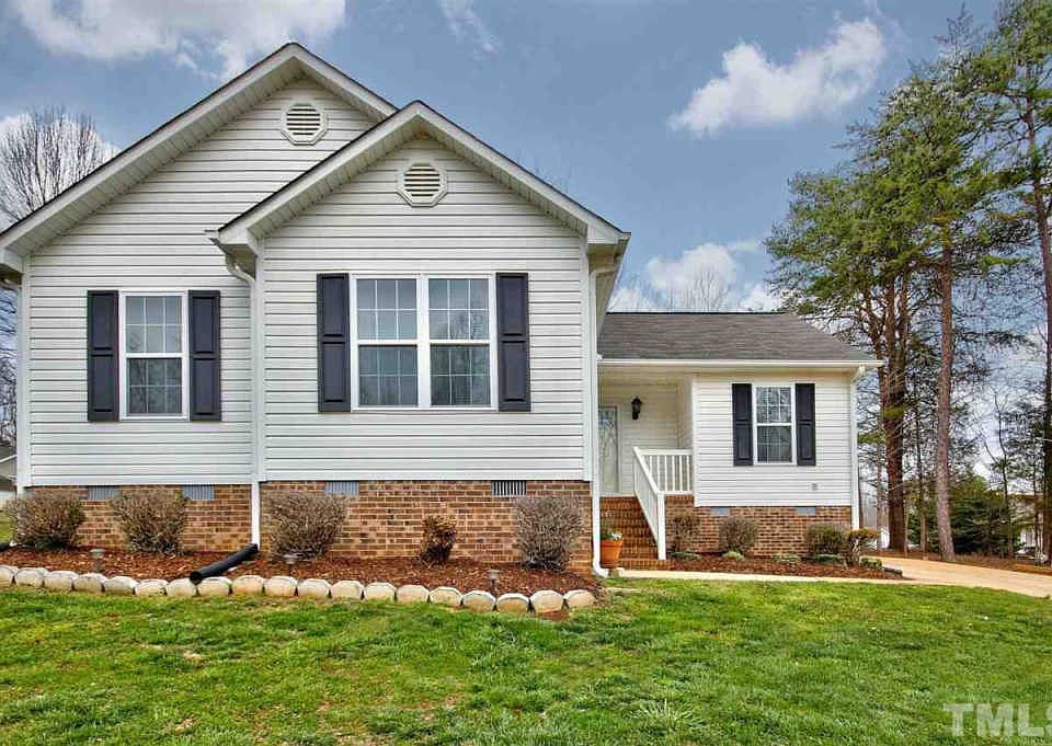 1st image of 202 Belle Ct