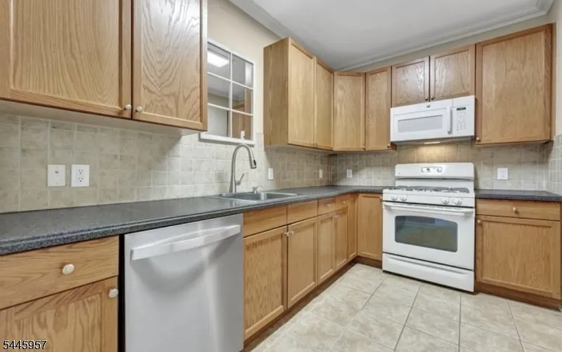 2 bed, 2.0 bath, $2,550 — Photo 4