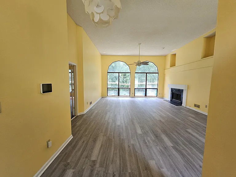 6803 Yorkdale Ct — Photo 3