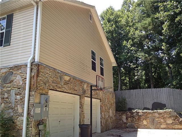 2nd image of 905 S Rugby Rd