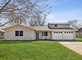 721 Meadowview Dr, Crowley, TX 76036